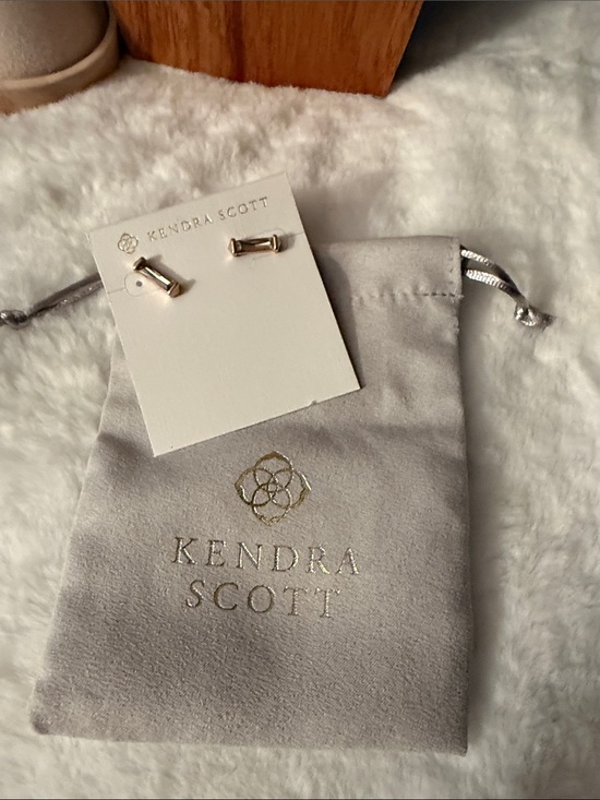 Kendra Scott Jewelry - Kendra Scott Gold Bar Stud Earrings